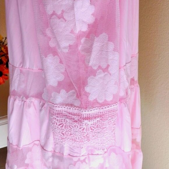 Pretty in Pink Lace Dress - Picture 6 of 14